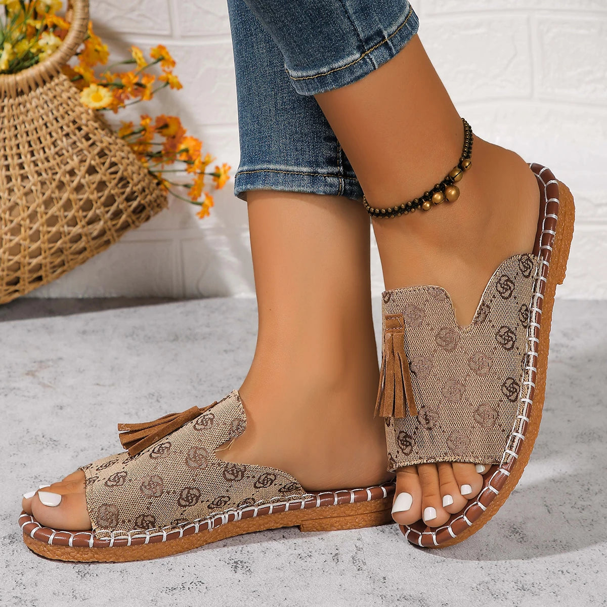 Women Slippers Summer Casual Beach Holiday Slippers New Fashion Fringe Outdoor Flat Shoes Women Open Toe Sandals Slides Women